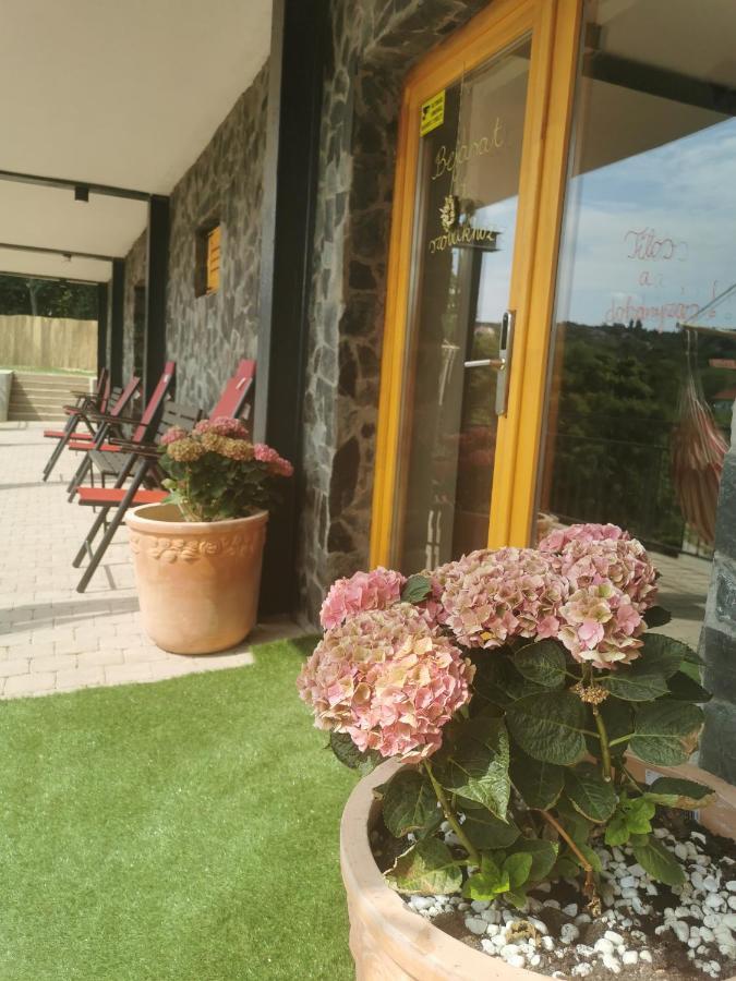 Illaberek Vendeghaz Hotel Sukoro Exterior photo
